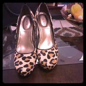 Mee too size 10 Leopard print shoes